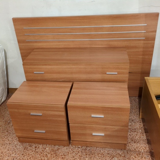 Capçal, tauletes i tocador